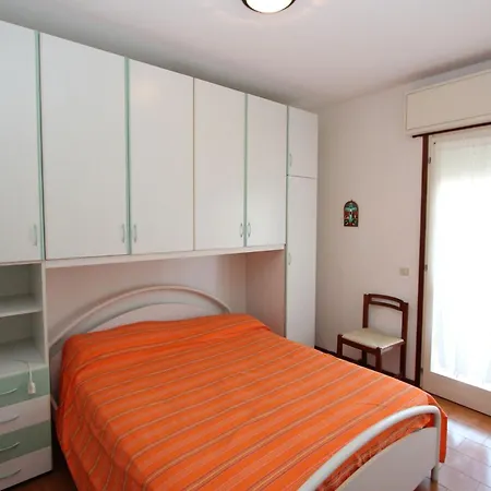 Comfy Flat By The Apartment